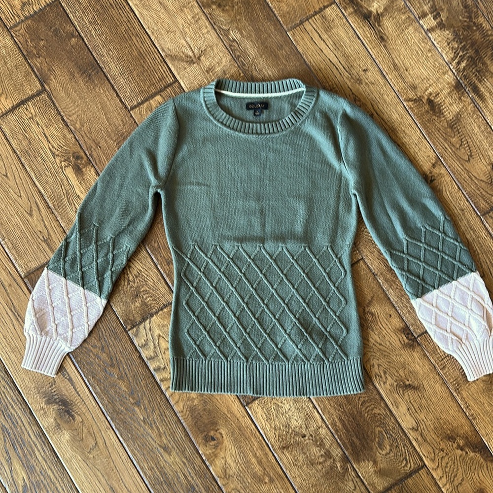 Gold ray Olive Green Crewneck Sweater.